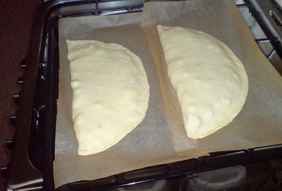 Calzone - Plněná pizza
