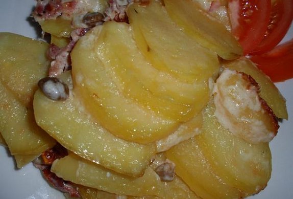 Gratinované brambory (nejen) se sušenými rajčaty