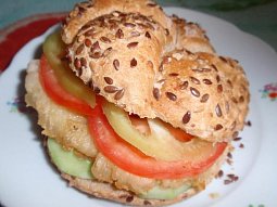 Obložené rybí žemličky (housky, bagetky)