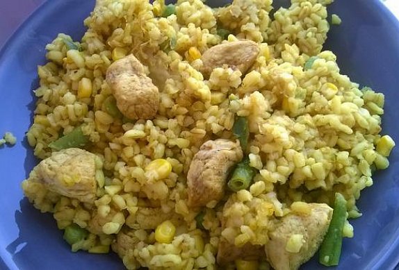 Kari bulgur se zeleninou a kuřecím
