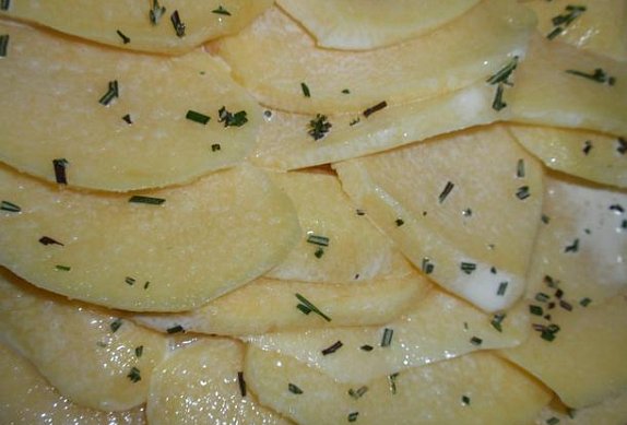 Gratinované brambory (nejen) s česnekem